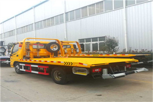 富裕附近拖车救援搭电